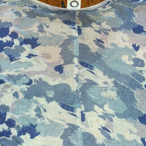 Comfy, lovely, thin, soft, XS Akemi&Kin tunic from Anthro - Picture 5 of 5